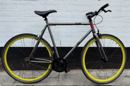 No Logo Single Speed Bike with Yellow Tyres